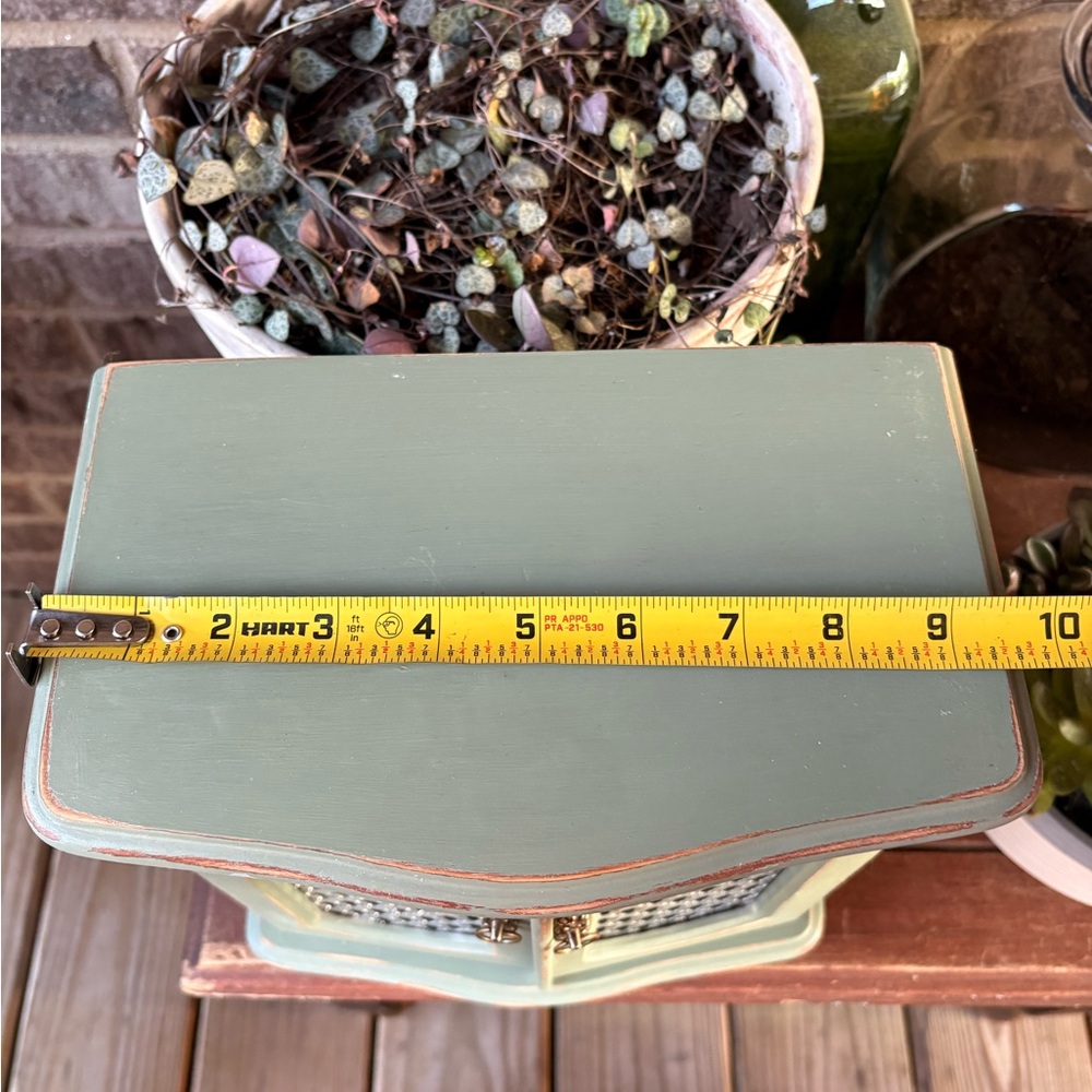 Vintage Green Jewelry Organizer with Silver Accents - Picture 6 of 9
